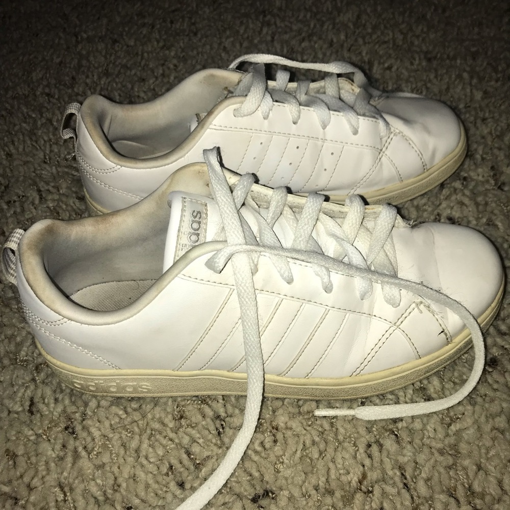 White neo adidas.